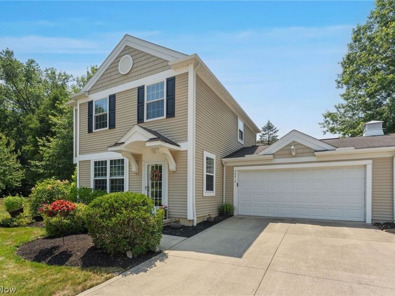 26810 Village Lane, Olmsted Falls, OH 44138 Photo 2