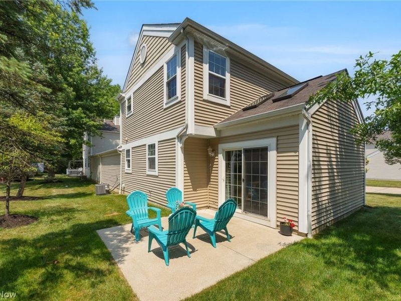26810 Village Lane, Olmsted Falls, OH 44138 Photo 3