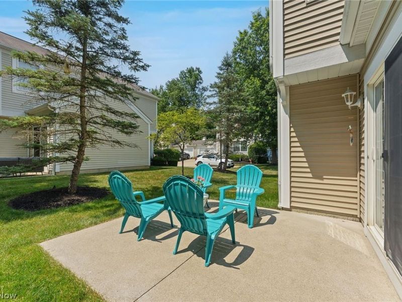26810 Village Lane, Olmsted Falls, OH 44138 Photo 4