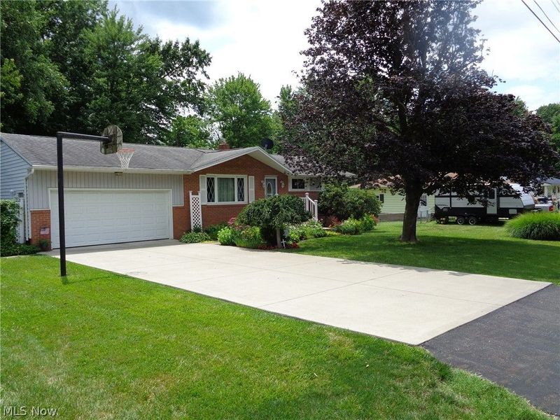 824 39th Street SW, Canton, OH 44706 Photo 2