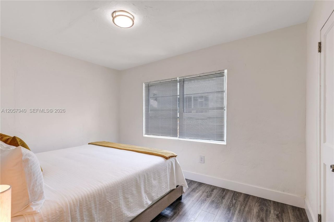 327 NE 55th St, Unit FRONT, Miami, FL 33137 Photo