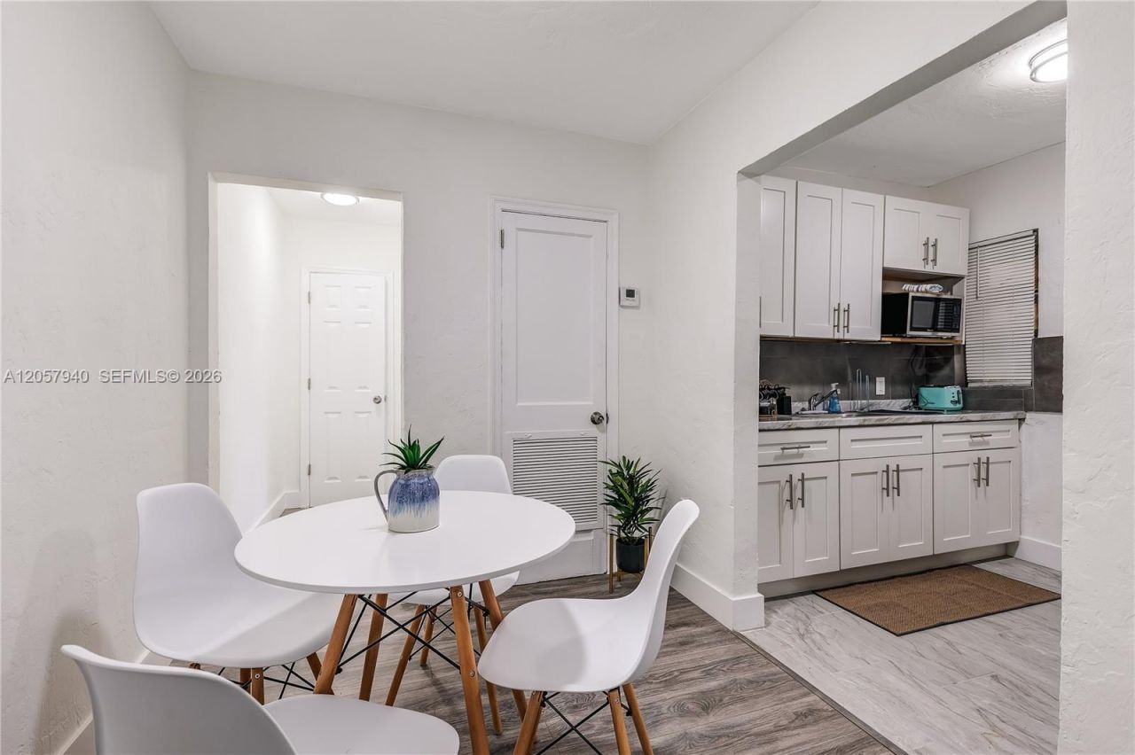 327 NE 55th St, Unit FRONT, Miami, FL 33137 Photo