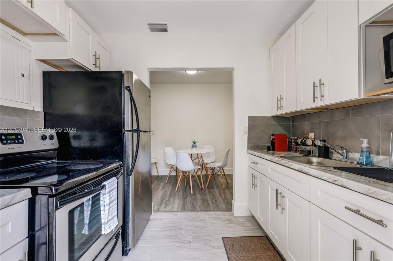 327 NE 55th St, Unit FRONT, Miami, FL 33137 Photo