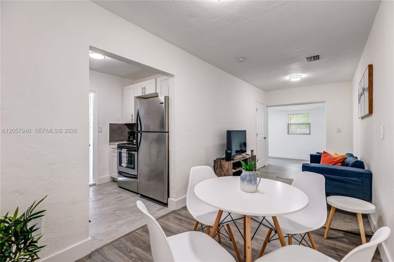 327 NE 55th St, Unit FRONT, Miami, FL 33137 Photo