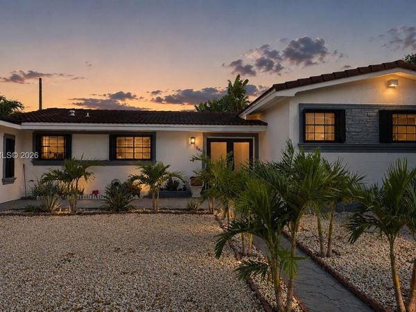 565 NE 179th Dr , North Miami Beach, FL 33162