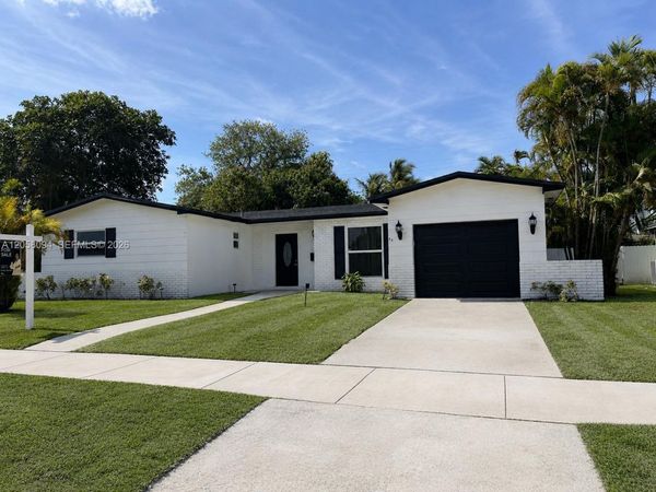 20 NE 210th St , Miami Gardens, FL 33179