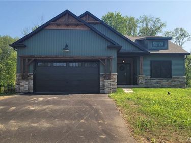 3c mistral Circle , Liverpool, NY 13090