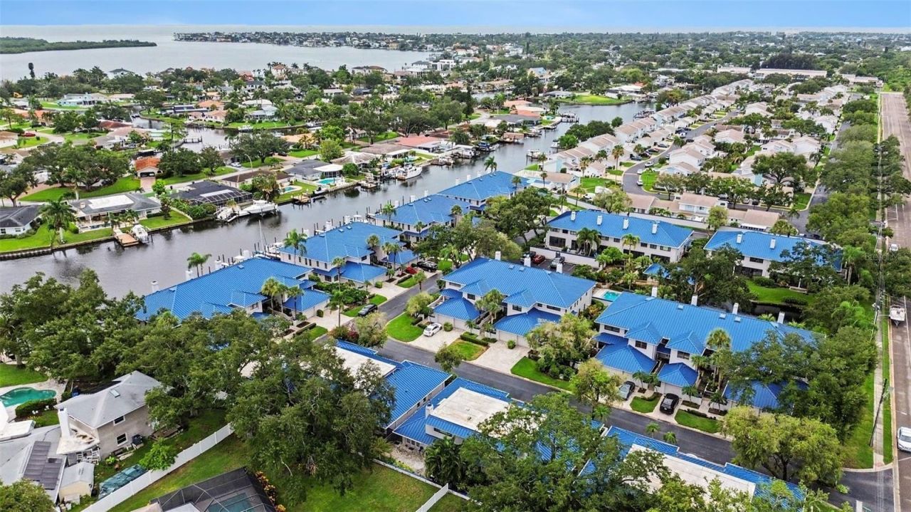 1683 Watermark Circle Ne, Saint Petersburg, FL 33702 Photo