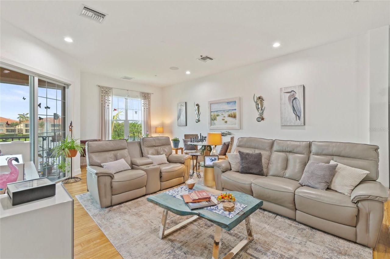 10 Franklin Court S, Unit 63C, Saint Petersburg, FL 33711 Photo