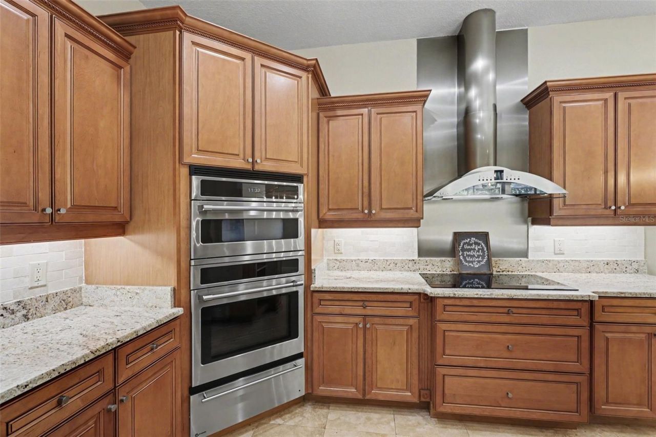 2912 Hampton Place Court, Plant City, FL 33566 Photo