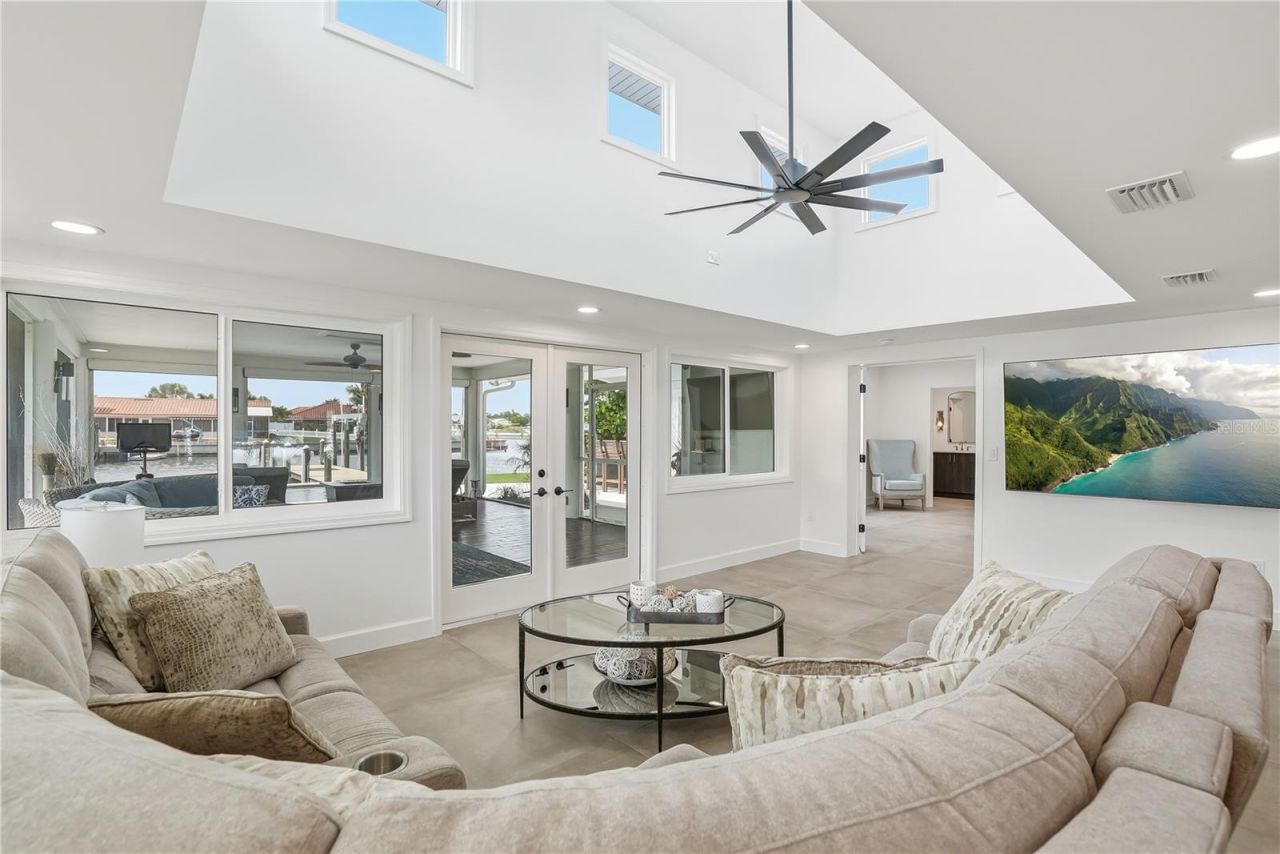 3896 42nd Avenue S, Saint Petersburg, FL 33711 Photo