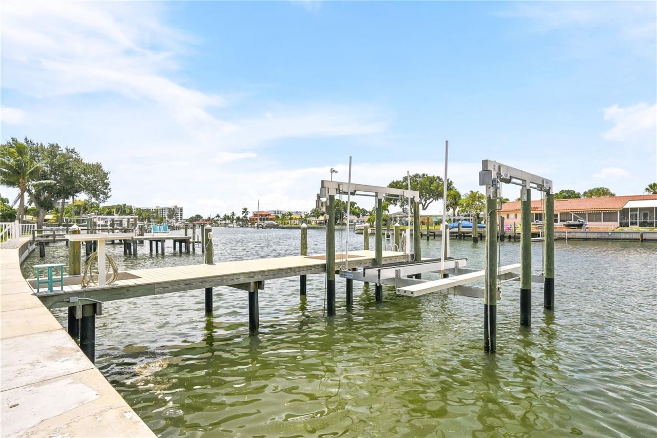 3896 42nd Avenue S, Saint Petersburg, FL 33711 Photo