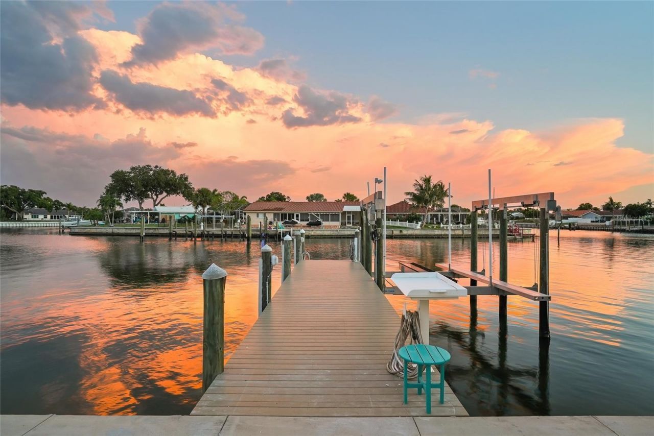 3896 42nd Avenue S, Saint Petersburg, FL 33711 Photo