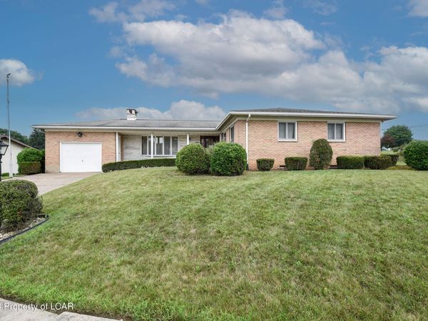 13 Crescent Drive, Plains, PA 18705