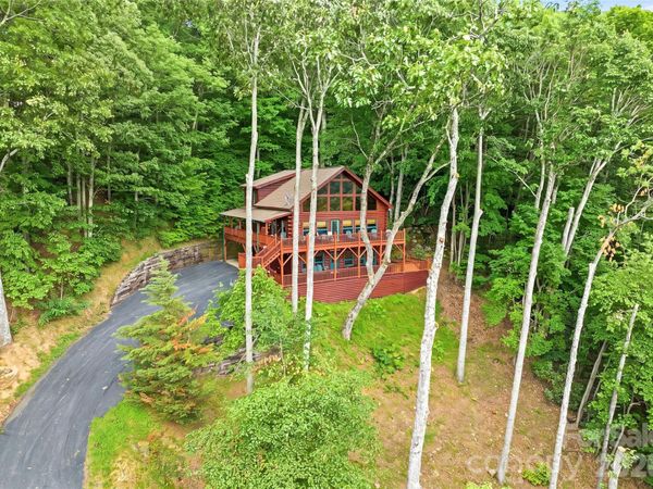 582 Tsalagi Trail , Maggie Valley, NC 28751