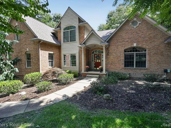 5935 Winans View Court, Hamburg Twp, MI 48169