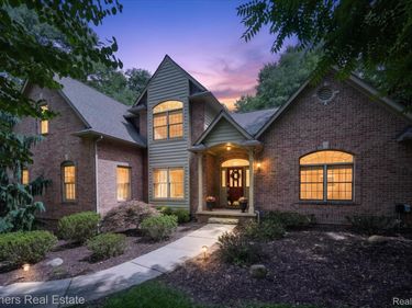 5935 Winans View Court, Hamburg Township, Mi 48169