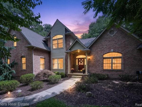 5935 Winans View Court, Hamburg Township, Mi 48169