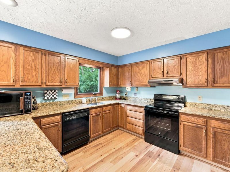 9233 Meadow Drive, Maineville, OH 45039 Photo 12