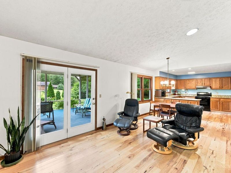 9233 Meadow Drive, Maineville, OH 45039 Photo 18