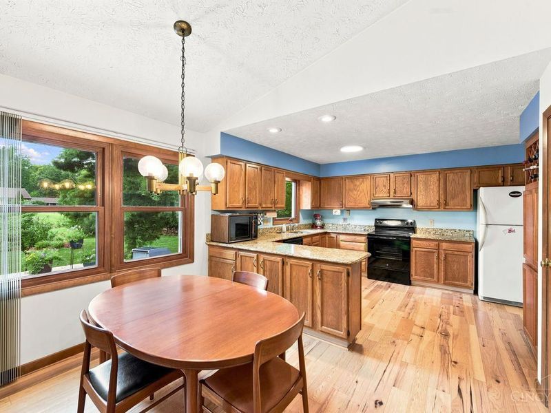 9233 Meadow Drive, Maineville, OH 45039 Photo 8