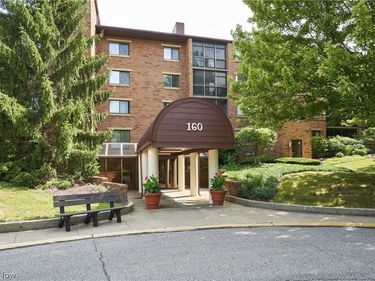 160 Fox Hollow Drive, Unit 306, Mayfield Heights, OH 44124