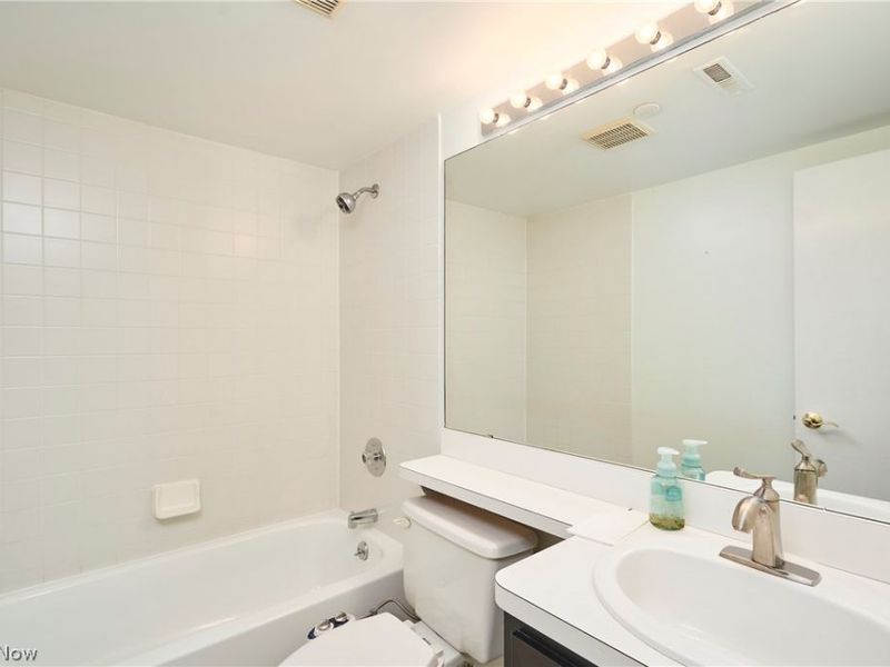 160 Fox Hollow Drive, Unit 306, Mayfield Heights, OH 44124 Photo 13