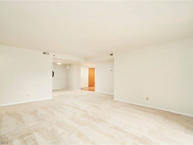 160 Fox Hollow Drive, Unit 306, Mayfield Heights, OH 44124 Photo 6