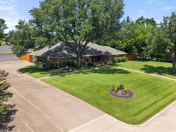 115 Juniper Street , Mansfield, TX 76063