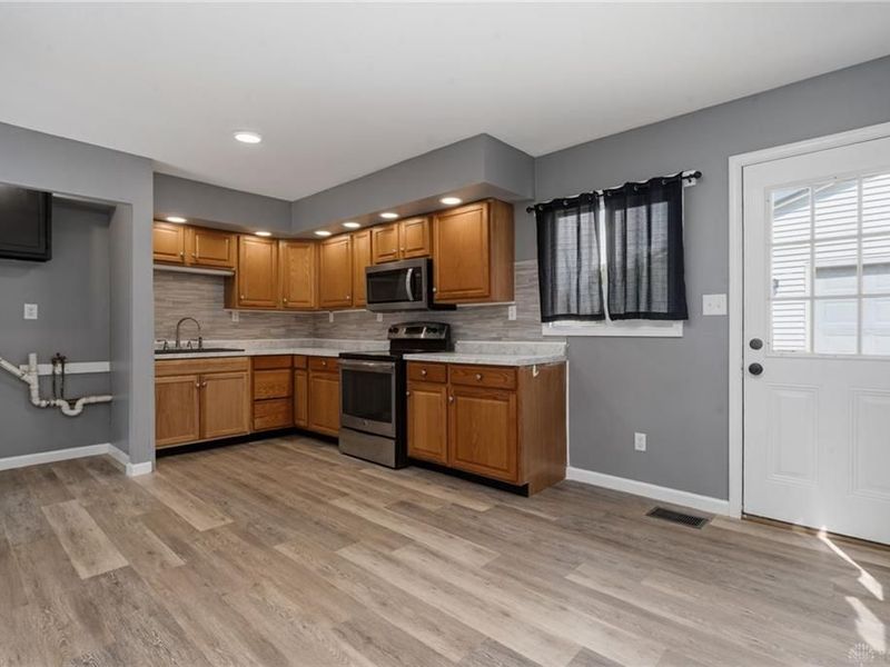 187 Poe Lane, Xenia, OH 45385 Photo 9