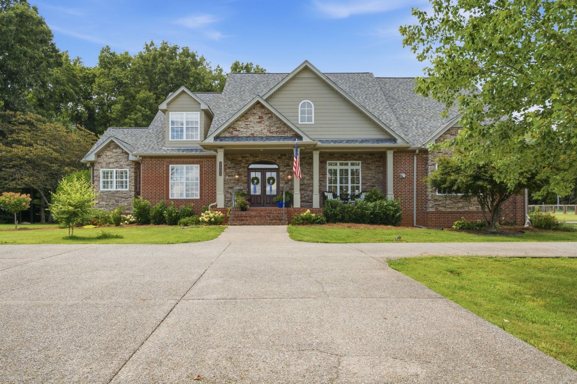 2404 Savage Creek Dr Springfield, TN 37172