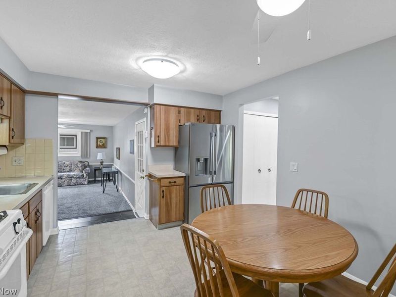 8088 Wesley Drive, Strongsville, OH 44136 Photo 15