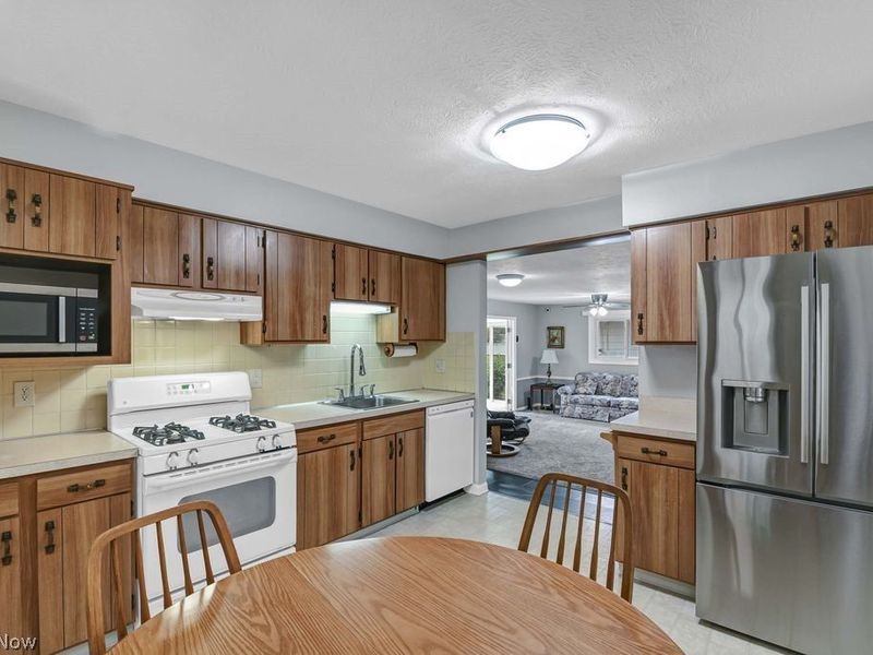 8088 Wesley Drive, Strongsville, OH 44136 Photo 16