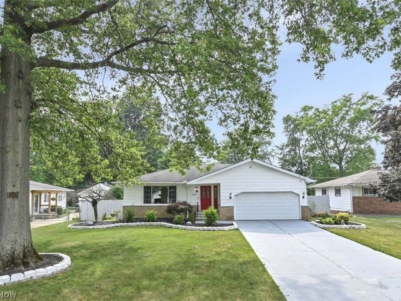 8088 Wesley Drive, Strongsville, OH 44136 Photo 2