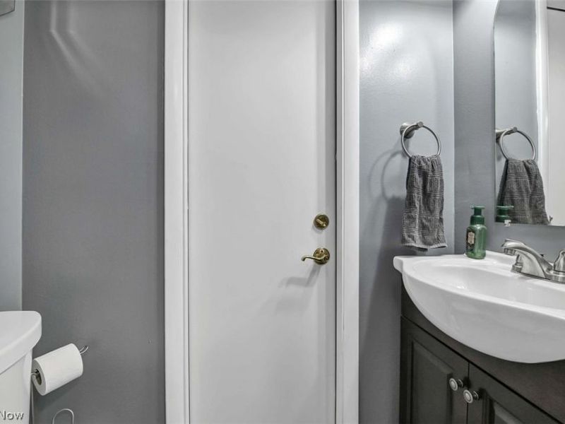 8088 Wesley Drive, Strongsville, OH 44136 Photo 20