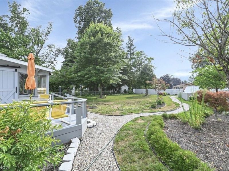8088 Wesley Drive, Strongsville, OH 44136 Photo 3