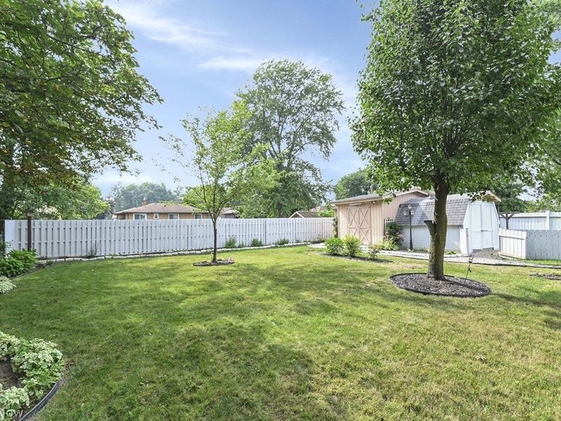 8088 Wesley Drive, Strongsville, OH 44136 Photo 6