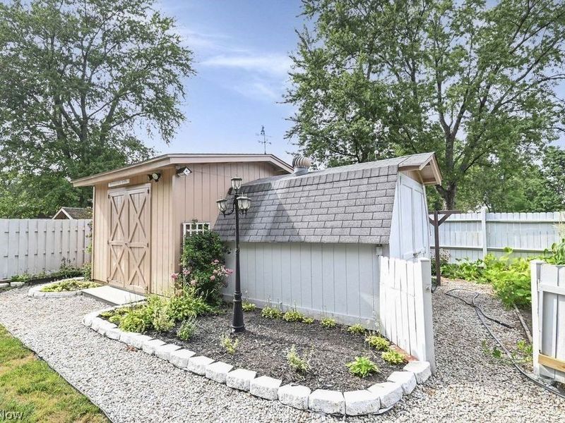 8088 Wesley Drive, Strongsville, OH 44136 Photo 8