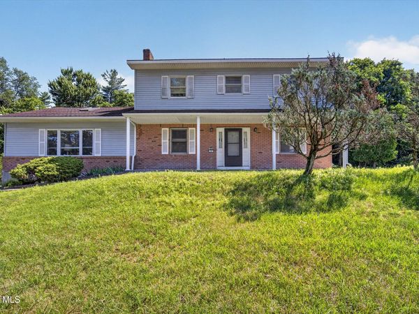 7 Huntington Parkway, Ballston Lake, NY 12019