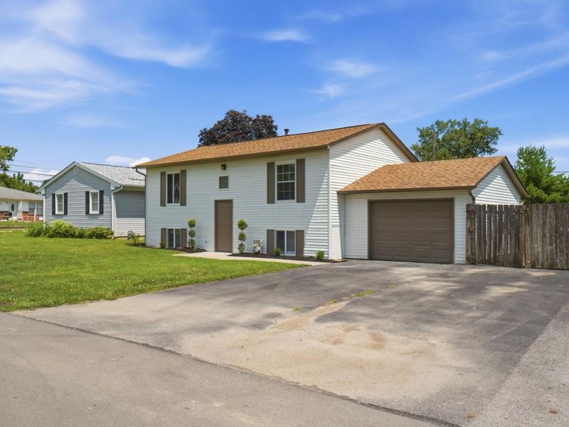 142 Gladys Road, Columbus, OH 43228 Photo 2