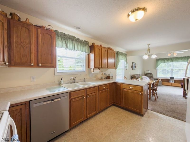 4054 Lindbergh Avenue NW, Canton, OH 44718 Photo 7