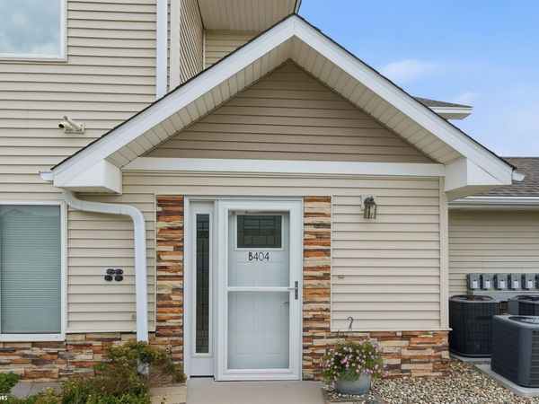 514B E Olive #404 Street, Marshalltown, IA 50158