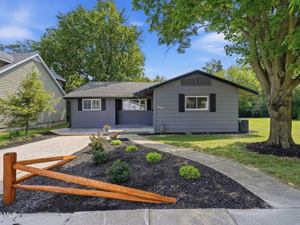 888 Lincoln Avenue , Fostoria, OH 44830