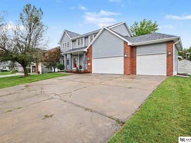 2811 Leigh Lane, Papillion, NE 68133