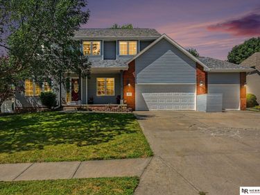 2811 Leigh Lane, Papillion, NE 68133