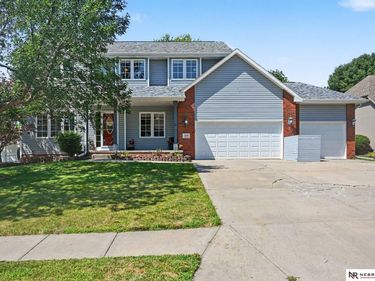 2811 Leigh Lane, Papillion, NE 68133