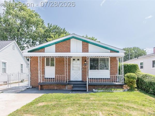 32000 Saint Margaret Street, St. Clair Shores, MI 48082