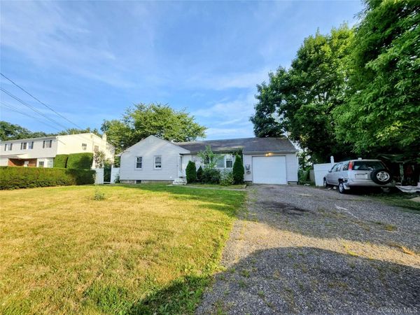 182 New York Avenue , Bay Shore, NY 11706