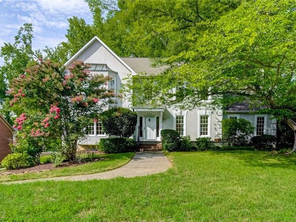 524 Cherbourg Avenue , Winston-Salem, NC 27103