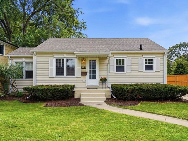 245 Derbyshire Road, Waterloo, IA 50701